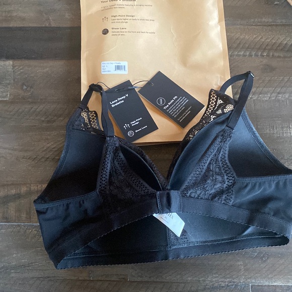 - Knix lace deep- V bralette in black - Picture 2 of 6